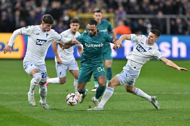 250130 RSC Anderlecht vs TSG Hoffenheim Adam Hlozek (23) of Hoffenheim and Finn Ole Becker (20) of Hoffenheim pictured defending on Killian Sardella (54) of Anderlecht during the league phase - matchday 8 game in the Uefa Europa League season 2024-2025 between Royal Sporting Club Anderlecht and TSG 1899 Hoffenheim from Germany on January 30 , 2025 in Anderlecht, Belgium. (Photo by David Catry Isosport) Anderlecht Belgium  Copyright: xDavidxCatryx 20250130DC2_9533