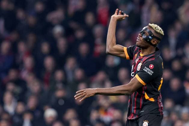 2025-01-30 AFC Ajax v Galatasaray - UEFA Europa League 2024 25 League Phase MD8 AMSTERDAM, NETHERLANDS - JANUARY 30: Victor Osimhen of Galatasaray AS (wearing protective face-mask) gestures during the UEFA Europa League 2024 25 League Phase MD8 match between AFC Ajax and Galatasaray at Johan Cruijff ArenA on January 30, 2025 in Amsterdam, Netherlands. Amsterdam Johan Cruijff ArenA Netherlands Content not available for redistribution in The Netherlands directly or indirectly through any third parties. Copyright: xBenxGalx