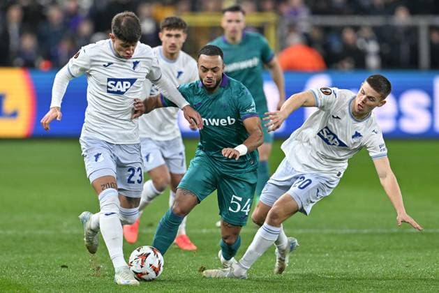 250130 RSC Anderlecht vs TSG Hoffenheim Adam Hlozek (23) of Hoffenheim and Finn Ole Becker (20) of Hoffenheim pictured defending on Killian Sardella (54) of Anderlecht during the league phase - matchday 8 game in the Uefa Europa League season 2024-2025 between Royal Sporting Club Anderlecht and TSG 1899 Hoffenheim from Germany on January 30 , 2025 in Anderlecht, Belgium. (Photo by David Catry Isosport) Anderlecht Belgium  Copyright: xDavidxCatryx 20250130DC2_9535