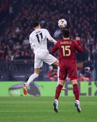 January 30, 2025, Roma, Lazio, ITALY: 30 01 2025 Rome, Stadio Olimpico, football match valid for UEFA Europa League 2024 24 between AS Roma vs Eintracht Frankfurt.In photo: Hugo Ekitike of Eintracht Frankfurt - Mats Hummels of Roma AS Roma ITALY - ZUMAs236 20250130_aap_s236_015 Copyright: xFabioxSassox