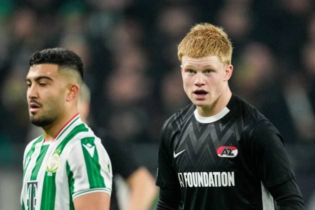 2025-01-30 Ferencvaros v AZ Alkmaar - UEFA Europa League BUDAPEST, HUNGARY - JANUARY 30: Kees Smit of AZ looks on during the UEFA Europa League match between Ferencvaros and AZ Alkmaar at Ferencvaros Stadion on January 30, 2025 in Budapest, Hungary. Budapest Ferencvaros Stadion Hungary Content not available for redistribution in The Netherlands directly or indirectly through any third parties. Copyright: xEdxvanxdexPolx