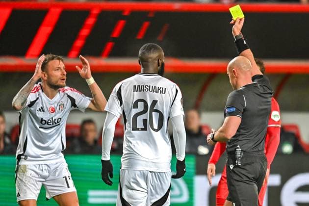 ENSCHEDE, Stadium Grolsch Veste, 30-01-2025 , season 2024 2025 , Europa League during the match Twente - Besiktas Besiktas JK player Ciro Immobile gets yellow card Twente - Besiktas  x27627617x Copyright: