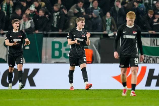 2025-01-30 Ferencvaros v AZ Alkmaar - UEFA Europa League BUDAPEST, HUNGARY - JANUARY 30: Maxim Dekker of AZ shouts during the UEFA Europa League match between Ferencvaros and AZ Alkmaar at Ferencvaros Stadion on January 30, 2025 in Budapest, Hungary. Budapest Ferencvaros Stadion Hungary Content not available for redistribution in The Netherlands directly or indirectly through any third parties. Copyright: xEdxvanxdexPolx