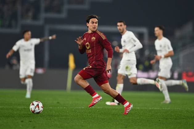 Paulo Dybala of A.S. Roma is in action during the UEFA Europa League 2024 25 League Phase MD8 match between A.S. Roma and Eintracht Frankfurt at Olympic Stadium on January 30, 2025 in Rome, Italy.  Copyright: xDomenicoxCippitelli IPAxSportx xipa-agency.netx xx IPA_53472527 IPA_Agency_IPA53472527