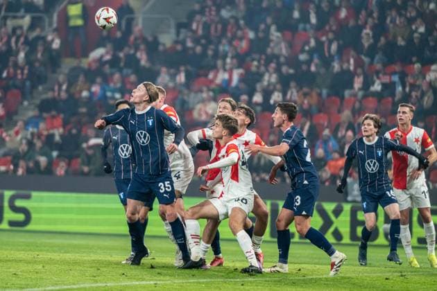 Nils Zatterstrom follows the ball during UEFA Europa league match, SK Slavia Prague - Malmo FF , 30. january 2025, Fortuna Arena, Prague, Czech republic Copyright: xMICHALxFAJT,ZOSPORTU.SKx FAJ_2223