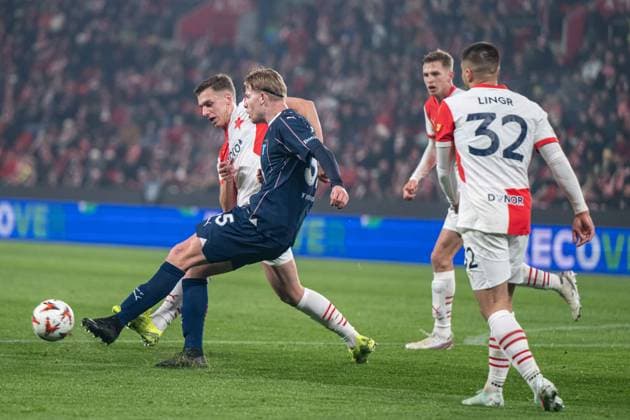 Daniel FIla in a battle during UEFA Europa league match, SK Slavia Prague - Malmo FF , 30. january 2025, Fortuna Arena, Prague, Czech republic Copyright: xMICHALxFAJT,ZOSPORTU.SKx FAJ_2318