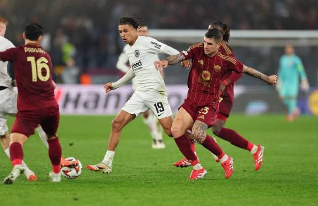 30 01 2025, Football UEFA Europa League, AS Roma Eintracht Frankfurt, emonline, emspor, v l , Jean Matteo Bahoya Eintracht Frankfurt , Gianluca Mancini AS Roma DFL DFB REGULATIONS PROHIBIT ANY USE OF PHOTOGRAPHS AS IMAGE SEQUENCES AND OR QUASI VIDEO xdcx Copyright: HMBxMedia Claus