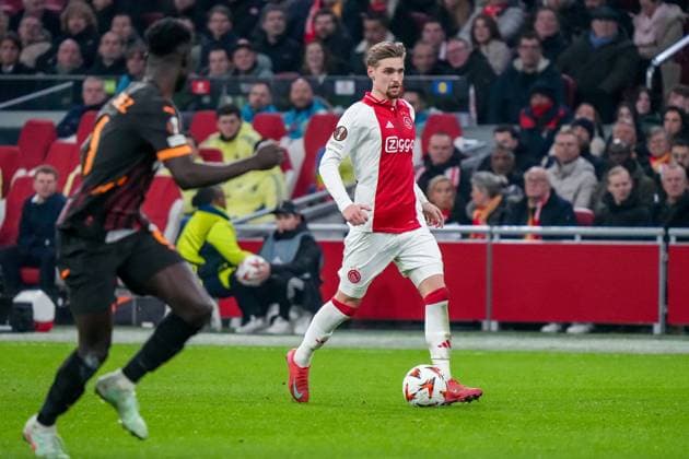 2025-01-30 AFC Ajax v Galatasaray - UEFA Europa League 2024 25 League Phase MD8 AMSTERDAM, NETHERLANDS - JANUARY 30: Kenneth Taylor of AFC Ajax runs with the ball during the UEFA Europa League 2024 25 League Phase MD8 match between AFC Ajax and Galatasaray at Johan Cruijff ArenA on January 30, 2025 in Amsterdam, Netherlands. Amsterdam Johan Cruijff ArenA Netherlands Content not available for redistribution in The Netherlands directly or indirectly through any third parties. Copyright: xGabrielxCalvinoxAlonsox