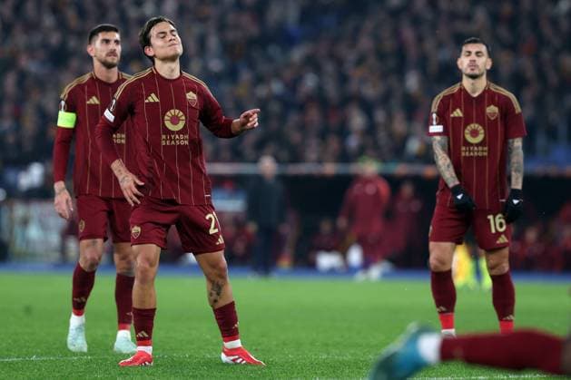 UEFA Europa League, match day 8 - AS Roma vs Eintracht Frankfurt at Olympic Stadium in Rome on 30th January 2025 Rome, Italy 30.01.2025: Paulo Dybala of Roma, Leandro Paredes of Roma during the Uefa Europa League 2024-2025, football match between AS Roma vs Eintracht Frankfurt at Olympic Stadium in Rome. Rome Olympic italy italy Copyright: xmarcoxiacobucci