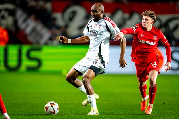 Besiktas JK midfielder Al Musrati, FC Twente midfielder Sem Steijn during the match Twente Besiktas at the Grolsch Veste for the UEFA Europa League League phase Matchday 8 season 2024 2025 in ENSCHEDE, Netherlands on 30 january 2025, photo by Marcel van Dorst EYE4images Defodi 746 212194 Defodi-746
