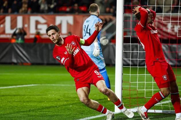 ENSCHEDE - Ricky van Wolfswinkel of FC Twente balks at a missed opportunity during the UEFA Europa League match between FC Twente and Besiktas JK at Stadion De Grolsch Veste on Jan. 30, 2025 in Enschede, Netherlands. ANP VINCENT JANNINK UEFA Europa League 2024 25 League Phase MD8 2024 25 xVIxANPxSportx xxANPxIVx 518737163 originalFilename: 518737163.jpg