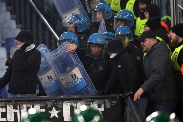 UEFA Europa League, match day 8 - AS Roma vs Eintracht Frankfurt at Olympic Stadium in Rome on 30th January 2025 Rome, Italy 30.01.2025: Clashes between fans in the stands and the arrival of the police during the Uefa Europa League 2024-2025, football match between AS Roma vs Eintracht Frankfurt at Olympic Stadium in Rome. Rome Olympic italy italy Copyright: xmarcoxiacobucci