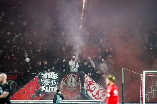 ENSCHEDE, Stadium Grolsch Veste, 30-01-2025 , season 2024 2025 , Europa League during the match Twente - Besiktas FC Twente supporters fireworks Twente - Besiktas  x27628120x Copyright: