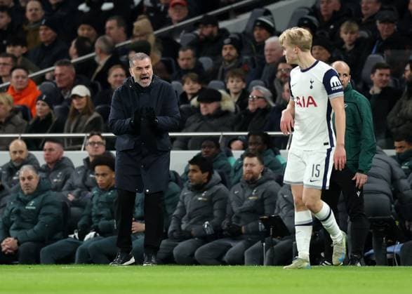 London, England, 30th January 2025. Tottenham Hotspur s manager Ange Postecoglou shouts at Lucas Bergvall of Tottenham Hotspur during the UEFA Europa League match at the Tottenham Hotspur Stadium, London. Picture credit should read: David Klein Sportimage EDITORIAL USE ONLY. No use with unauthorised audio, video, data, fixture lists, club league logos or live services. Online in-match use limited to 120 images, no video emulation. No use in betting, games or single club league player publications. SPI_009_DK_Tottenham_Elfsborg SPI-3644-0010
