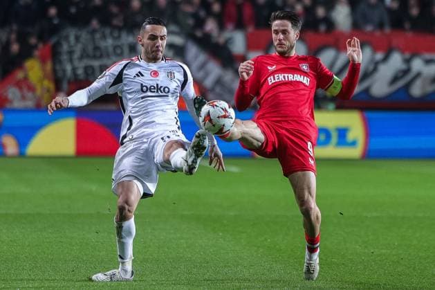 Soccer UEFA Europa League Matchday 8 FC Twente Enschede Besiktas JK on 30 01 2025 at Arena De Grolsch Veste in Enschede Emirhan Topcu Istanbul , left Ricky van Wolfswinkel Enschede , right xJRx
