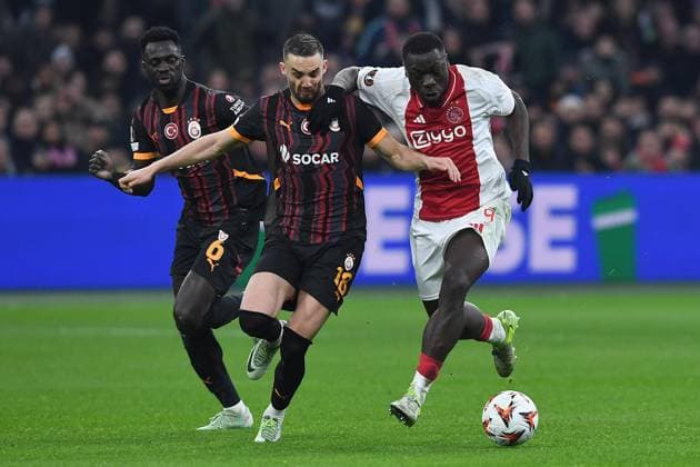 Soccer UEFA Europa League Matchday 8 Ajax Amsterdam Galatasaray SK on 30 01 2025 at the Johan Cruijff ArenA in Amsterdam Berkan Kutlu Istanbul , left Brian Brobbey Amsterdam , right xRx