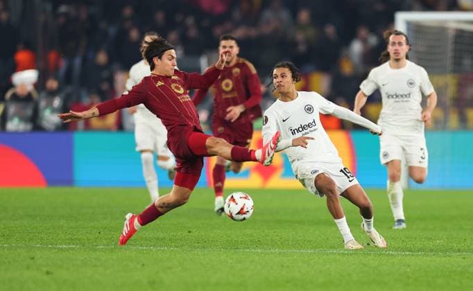 30 01 2025, Football UEFA Europa League, AS Roma Eintracht Frankfurt, emonline, emspor, v l , Paulo Dybala AS Roma , Jean Matteo Bahoya Eintracht Frankfurt DFL DFB REGULATIONS PROHIBIT ANY USE OF PHOTOGRAPHS AS IMAGE SEQUENCES AND OR QUASI VIDEO xdcx Copyright: HMBxMedia Claus