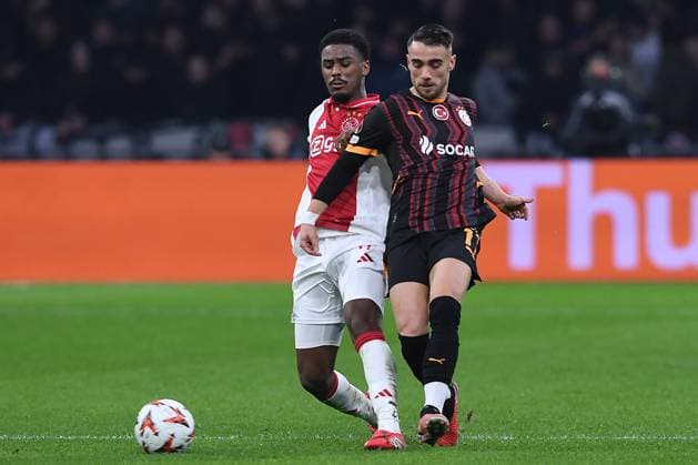 Soccer UEFA Europa League Matchday 8 Ajax Amsterdam Galatasaray SK on 30 01 2025 at the Johan Cruijff ArenA in Amsterdam Jorrel Hato Amsterdam , left Yunus Akgün Istanbul , right xRx