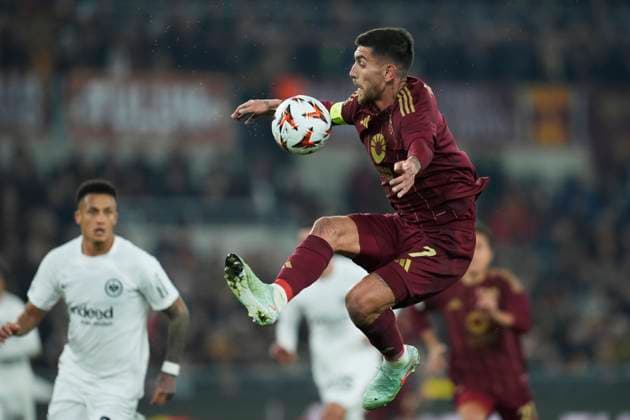 Lorenzo Pellegrini (AS Roma) controls the ball, UEFA Europa League 2024 25 League Phase MD8, AS Roma v Eintracht Frankfurt, Stadio Olimpico, January 30, 2025, Rome, Italy.