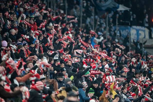 SK Slavia Prague fans a goal celebrate during UEFA Europa league match, SK Slavia Prague - Malmo FF , 30. january 2025, Fortuna Arena, Prague, Czech republic Copyright: xMICHALxFAJT,ZOSPORTU.SKx MAJ_3695