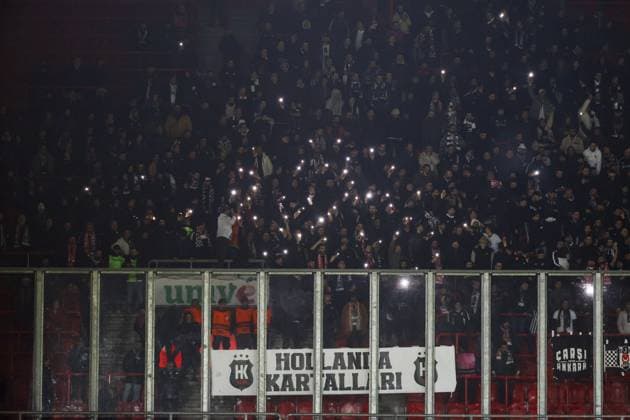 ENSCHEDE - Fans of Besiktas JK during the UEFA Europa League match between FC Twente and Besiktas JK at Stadion De Grolsch Veste on Jan. 30, 2025 in Enschede, Netherlands. ANP VINCENT JANNINK UEFA Europa League 2024 25 League Phase MD8 2024 25 xVIxANPxSportx xxANPxIVx 518737559 originalFilename: 518737559.jpg