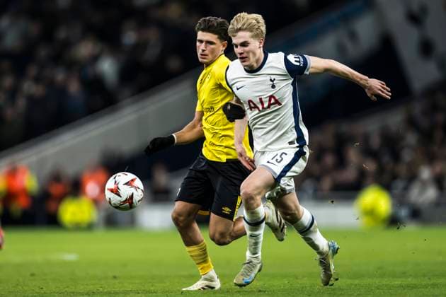 250130 Besfort Zeneli of Elfsborg and Lucas Bergvall of Tottenham Hotspur during the UEFA Europa League football match between Tottenham Hotspur and Elfsborg on January 30, 2025 in London Photo Emma Wallskog BILDBYRAN COP 320 EW0477 fotboll, football, soccer, fotball,uefa europa league, europa le  Copyright: EMMAxWALLSKOG BB250130EW102