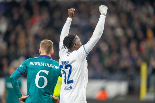 30 01 2025, Football UEFA Europa League, Season 2024 2025, Matchday 08, RSC Anderlecht TSG 1899 Hoffenheim at Lotto Park in Anderlecht David Mokwa TSG 1899 Hoffenheim, 52 raises his arms in jubilation after scoring the 2 1 goal Photo Kirchner Media Thomas Haesler Copyright: xKirchner-Media ThomasxHaeslerx