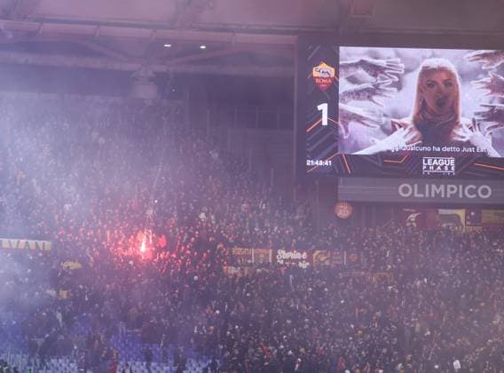 January 30, 2025, Roma, Lazio, ITALY: 30 01 2025 Rome, Stadio Olimpico, football match valid for UEFA Europa League 2024 24 between AS Roma vs Eintracht Frankfurt.In photo: supporters roma Roma ITALY - ZUMAs236 20250130_aap_s236_053 Copyright: xFabioxSassox