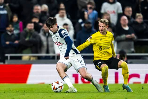 250130 Mikey Moore of Tottenham Hotspur and Simon Hedlund of Elfsborg during the UEFA Europa League football match between Tottenham Hotspur and Elfsborg on January 30, 2025 in London. Photo: Emma Wallskog BILDBYRAN COP 320 EW0477 fotboll football soccer fotball uefa europa league europa league tottenham hotspur elfsborg bbeng bbauto  Copyright: EMMAxWALLSKOG BB250130EW107