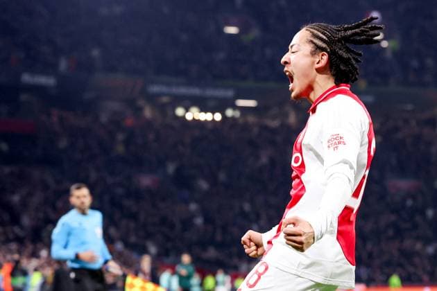 Sport Bilder des Tages 2025-01-30 AFC Ajax v Galatasaray - UEFA Europa League 2024 25 League Phase MD8 AMSTERDAM, NETHERLANDS - JANUARY 30: Kian Fitz-Jim of AFC Ajax celebrates after scoring his teams second goal during the UEFA Europa League 2024 25 League Phase MD8 match between AFC Ajax and Galatasaray at Johan Cruijff ArenA on January 30, 2025 in Amsterdam, Netherlands. Amsterdam Johan Cruijff ArenA Netherlands Content not available for redistribution in The Netherlands directly or indirectly through any third parties. Copyright: xBenxGalx