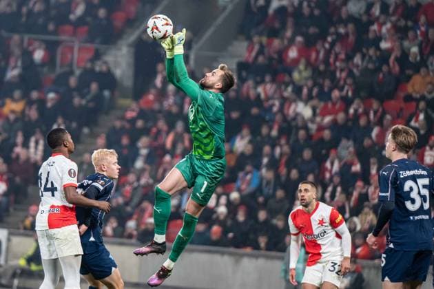 Ricardo Friedrich catches the ball during UEFA Europa league match, SK Slavia Prague - Malmo FF , 30. january 2025, Fortuna Arena, Prague, Czech republic Copyright: xMICHALxFAJT,ZOSPORTU.SKx FAJ_2689