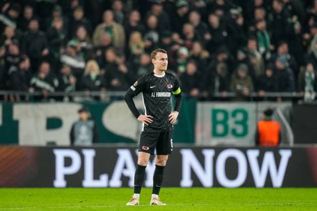 2025-01-30 Ferencvaros v AZ Alkmaar - UEFA Europa League BUDAPEST, HUNGARY - JANUARY 30: Peer Koopmeiners of AZ looks dejected during the UEFA Europa League match between Ferencvaros and AZ Alkmaar at Ferencvaros Stadion on January 30, 2025 in Budapest, Hungary. Budapest Ferencvaros Stadion Hungary Content not available for redistribution in The Netherlands directly or indirectly through any third parties. Copyright: xEdxvanxdexPolx
