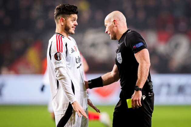 2025-01-30 FC Twente v Besiktas JK - UEFA Europa League 2024 25 League Phase MD8 ENSCHEDE, NETHERLANDS - JANUARY 30: Referee Szymon Marciniak shows a yellow card to Milot Rashica of Besiktas JK during the UEFA Europa League 2024 25 League Phase MD8 match between FC Twente and Besiktas JK at De Grolsch Veste on January 30, 2025 in Enschede, Netherlands. Enschede De Grolsch Veste Netherlands Content not available for redistribution in The Netherlands directly or indirectly through any third parties. Copyright: xPeterxLousx