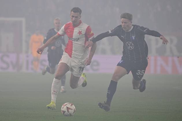 L-R Daniel Fila (Slavia) and Nils Zatterstrom (Malmo) in action during the UEFA Europa League, last 8th round match SK Slavia Praha vs Malmo FF, in Prague, Czech Republic, on January 30, 2025. (CTKxPhoto VitxSimanek) CTKPhotoP2025013010665  CTKPhotoP2025013010665