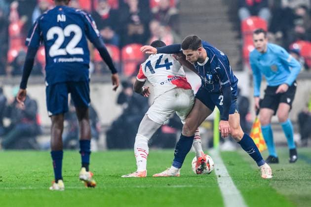 250130 Simion Michez of Slavia Prague and Gabriel Busanello of Malmö FF during the UEFA Europa League football match between Slavia Prague and Malmö FF on January 30, 2025 in Prague Photo Mathilda Ahlberg BILDBYRAN kod MA MA0779 fotboll football soccer fotball uefa europa league europa league slavia prag malmö ff bbeng bbauto  Copyright: MATHILDAxAHLBERG BB250130MA097