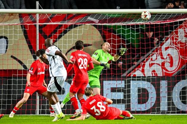 ENSCHEDE, Stadium Grolsch Veste, 30-01-2025 , season 2024 2025 , Europa League during the match Twente - Besiktas FC Twente goalkeeper Lars Unnerstall save Twente - Besiktas  x27628585x Copyright: