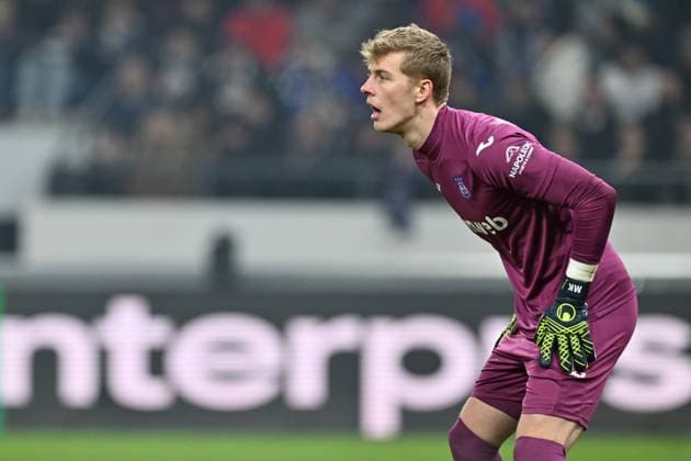 250130 RSC Anderlecht vs TSG Hoffenheim goalkeeper Mads Kikkenborg (16) of Anderlecht pictured during the league phase - matchday 8 game in the Uefa Europa League season 2024-2025 between Royal Sporting Club Anderlecht and TSG 1899 Hoffenheim from Germany on January 30 , 2025 in Anderlecht, Belgium. (Photo by David Catry Isosport) Anderlecht Belgium  Copyright: xDavidxCatryx 20250130DC2_1375