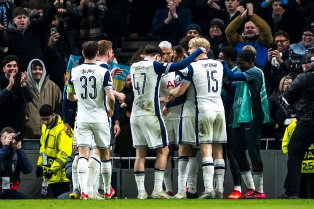 250130 Dane Scarlett of Tottenham Hotspur celebrating with Dejan Kulusevski and Lucas Bergvall after the 1 0 goal during the UEFA Europa League football match between Tottenham Hotspur and Elfsborg on January 30, 2025 in London Photo Emma Wallskog BILDBYRAN COP 320 EW0477 fotboll football soccer fotball uefa europa league europa league tottenham hotspur elfsborg bbeng bbauto jubel  Copyright: EMMAxWALLSKOG BB250130EW124