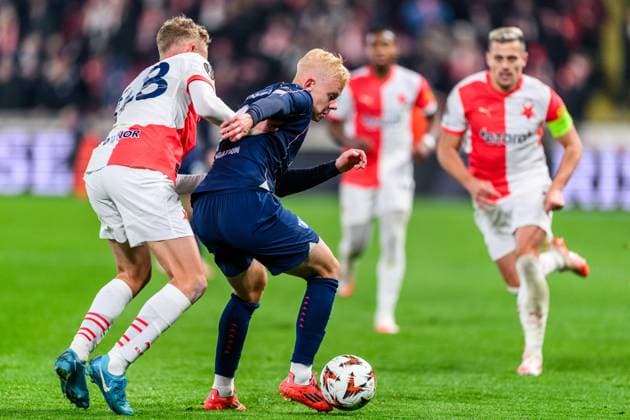 250130 Dominik Pech of Slavia Prag and Otto Rosengren of Malmö FF during the UEFA Europa League football match between Slavia Prag and Malmö FF on January 30, 2025 in Prague Photo Mathilda Ahlberg BILDBYRAN kod MA MA0779 fotboll football soccer fotball uefa europa league europa league slavia prag malmö ff bbeng bbauto  Copyright: MATHILDAxAHLBERG BB250130MA100