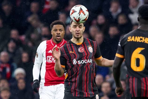 2025-01-30 AFC Ajax v Galatasaray - UEFA Europa League 2024 25 League Phase MD8 AMSTERDAM, NETHERLANDS - JANUARY 30: Kaan Ayhan of Galatasaray AS heads the ball during the UEFA Europa League 2024 25 League Phase MD8 match between AFC Ajax and Galatasaray at Johan Cruijff ArenA on January 30, 2025 in Amsterdam, Netherlands. Amsterdam Johan Cruijff ArenA Netherlands Content not available for redistribution in The Netherlands directly or indirectly through any third parties. Copyright: xBenxGalx