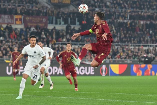 30th January 2025, Stadio Olimpico, Rome, Italy; UEFA Europa League Football; Roma versus Eintracht Frankfurt; Lorenzo Pellegrini of AS Roma  ActionPlus12745515 AllShotLive