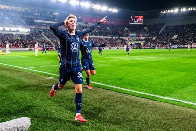 250130 Hugo Bolin of Malmö FF celebrates after scoring the 1 2 goal during the UEFA Europa League football match between Slavia Prague and Malmö FF on January 30, 2025 in Prague Photo Mathilda Ahlberg BILDBYRAN kod MA MA0779 fotboll football soccer fotball uefa europa league europa league slavia prag malmö ff bbeng jubel  Copyright: MATHILDAxAHLBERG BB250130MA106