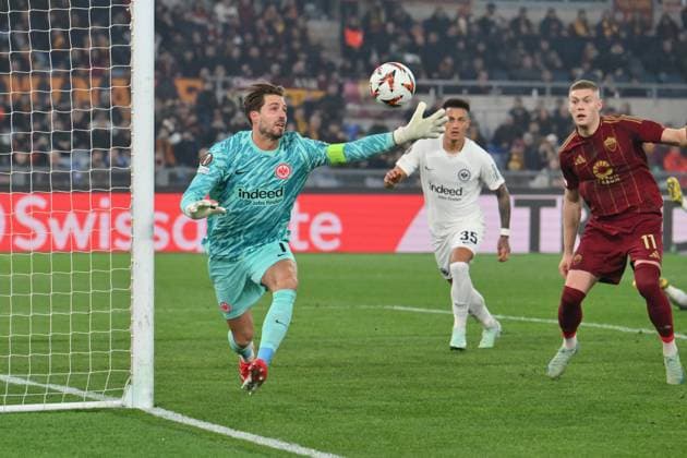 30th January 2025, Stadio Olimpico, Rome, Italy; UEFA Europa League Football; Roma versus Eintracht Frankfurt; Kevin Trapp of Eintracht Frankfurt collects the through ball safely  ActionPlus12745518 AllShotLive