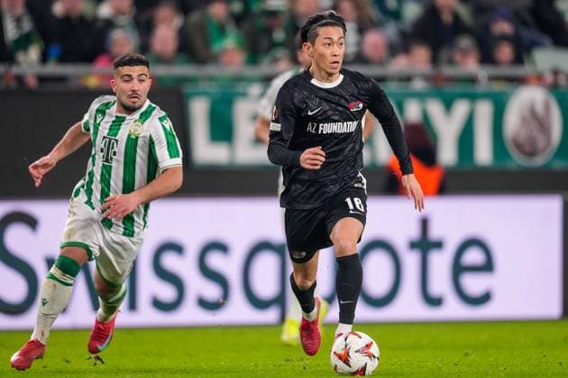 2025-01-30 Ferencvaros v AZ Alkmaar - UEFA Europa League BUDAPEST, HUNGARY - JANUARY 30: Seiya Maikuma of AZ runs with the ball during the UEFA Europa League match between Ferencvaros and AZ Alkmaar at Ferencvaros Stadion on January 30, 2025 in Budapest, Hungary. Budapest Ferencvaros Stadion Hungary Content not available for redistribution in The Netherlands directly or indirectly through any third parties. Copyright: xEdxvanxdexPolx