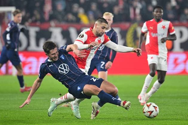 L-R Lasse Berg Johnsen (Malmo) and Ondrej Lingr (Slavia) in action during the UEFA Europa League, last 8th round match SK Slavia Praha vs Malmo FF, in Prague, Czech Republic, on January 30, 2025. (CTKxPhoto VitxSimanek) CTKPhotoP2025013010662  CTKPhotoP2025013010662
