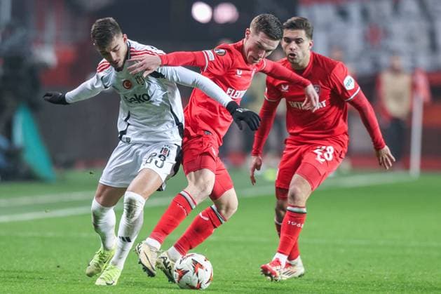 Soccer UEFA Europa League matchday 8 FC Twente Enschede Besiktas JK on 30 01 2025 at Arena De Grolsch Veste in Enschede Ernest Muci Istanbul , left Daan Rots Enschede , right xJRx