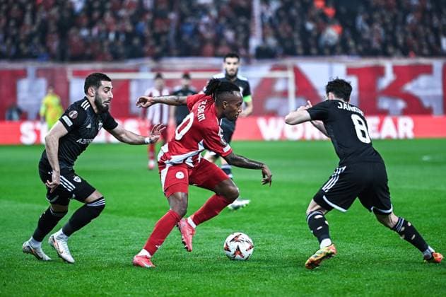 10 Gelson Martins of Olympiacos FC competing with 8 Marko Jankovic of Qarabag during the Europa League, Matchday 8 match between Olympiacos FC and Qarabag at Georgios Karaiskakis Stadium in Piraeus, Greece, on January 30, 2025.  Copyright: xStefanosxKyriazis IPAxSportx xipa-agency.netx xx IPA_53474029 IPA_Agency_IPA53474029