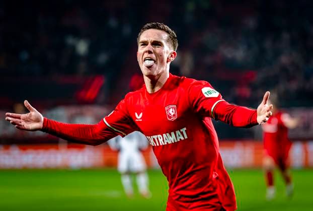 FC Twente forward Daan Rots scores the 1 0 and celebrating the goal during the match Twente Besiktas at the Grolsch Veste for the UEFA Europa League League phase Matchday 8 season 2024 2025 in ENSCHEDE, Netherlands on 30 january 2025, photo by Marcel van Dorst EYE4images Defodi 746 212252 Defodi-746