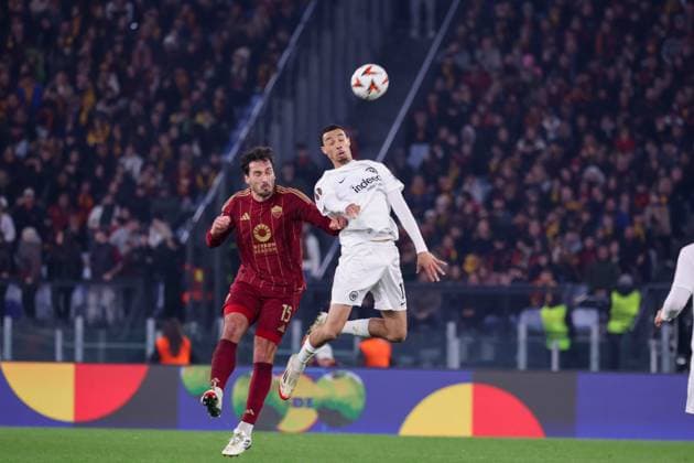 January 31, 2025, Roma, Lazio, ITALY: 30 01 2025 Rome, Stadio Olimpico, football match valid for UEFA Europa League 2024 24 between AS Roma vs Eintracht Frankfurt.In photo: Mats Hummels of Roma AS - Hugo Ekitike of Eintracht Frankfurt Roma ITALY - ZUMAs236 20250131_aap_s236_012 Copyright: xFabioxSassox