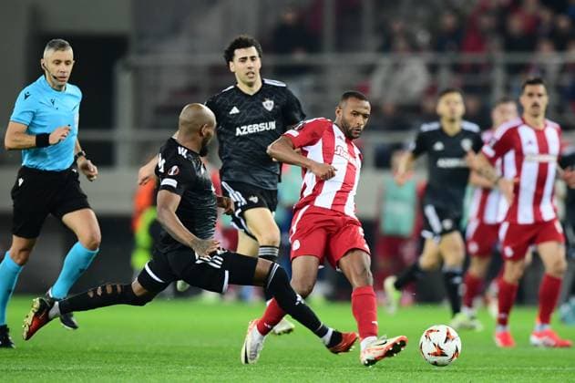 Ayoub El Kaabi of Olympiacos in action against Kevin Medina of Qarabag FK during the UEFA Europa League league phase matchdgy 8 soccer match between Olympiacos and Qarabag FK held at Stadium Georgios Karaiskakis in Piraeus, Greece, 30 January 2025. IMAGO ONE INCH PRODUCTIONS PIRAEUS Greece Copyright: xOnexInchxProductionsx 6449753